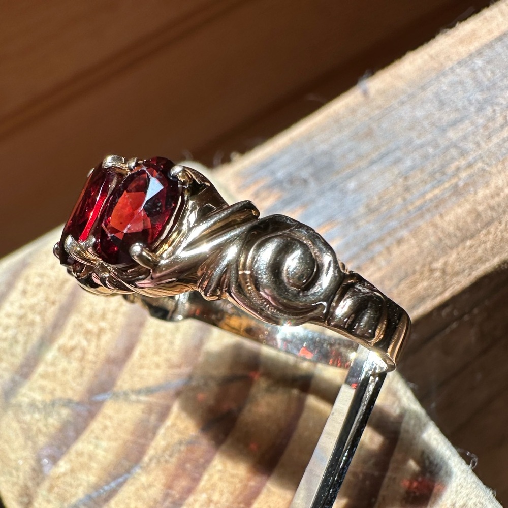 Vintage Three Stone Garnet Ring - Picture 3 of 8